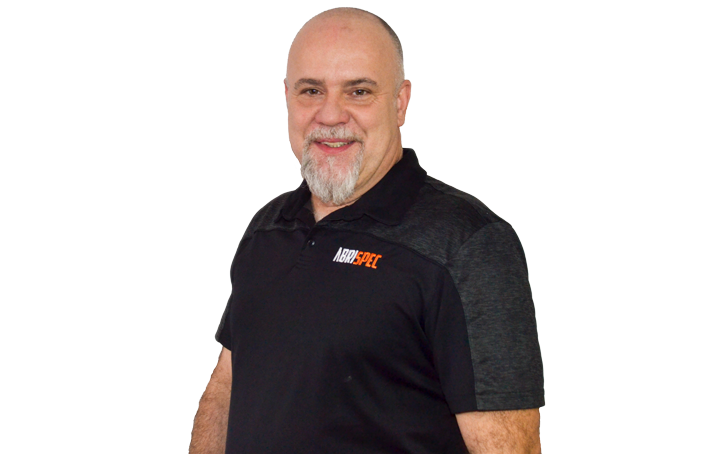 Photo d'un expert en décontamination avec le chandail d'Abri Spec